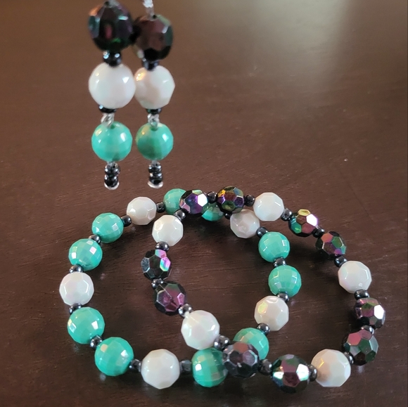 Iridescent Bracelet and Earrings Set - Picture 2 of 15